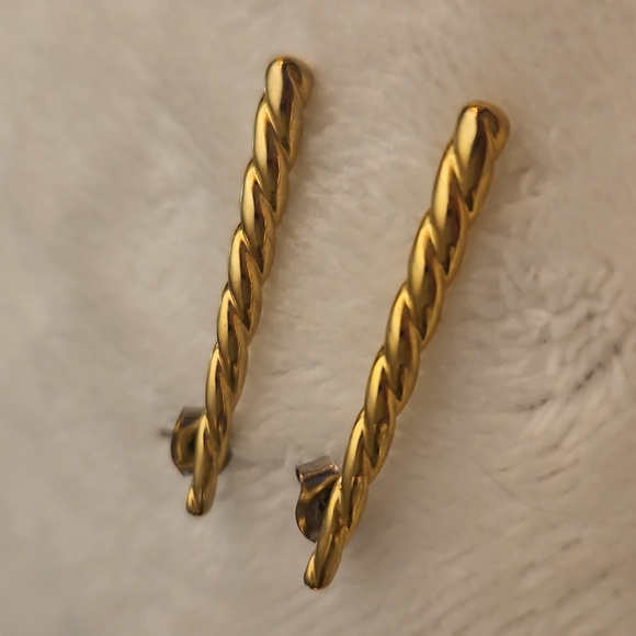 3/$30 Vintage Goldtone Twisted Rod Post Earrings - Picture 4 of 4